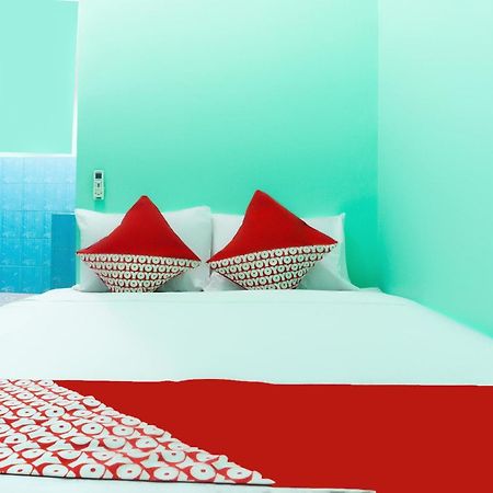 Oyo 3095 Semarapura Homestay Макасар Екстериор снимка