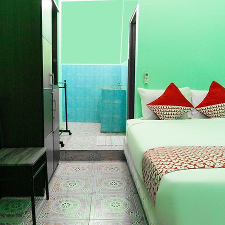 Oyo 3095 Semarapura Homestay Макасар Екстериор снимка