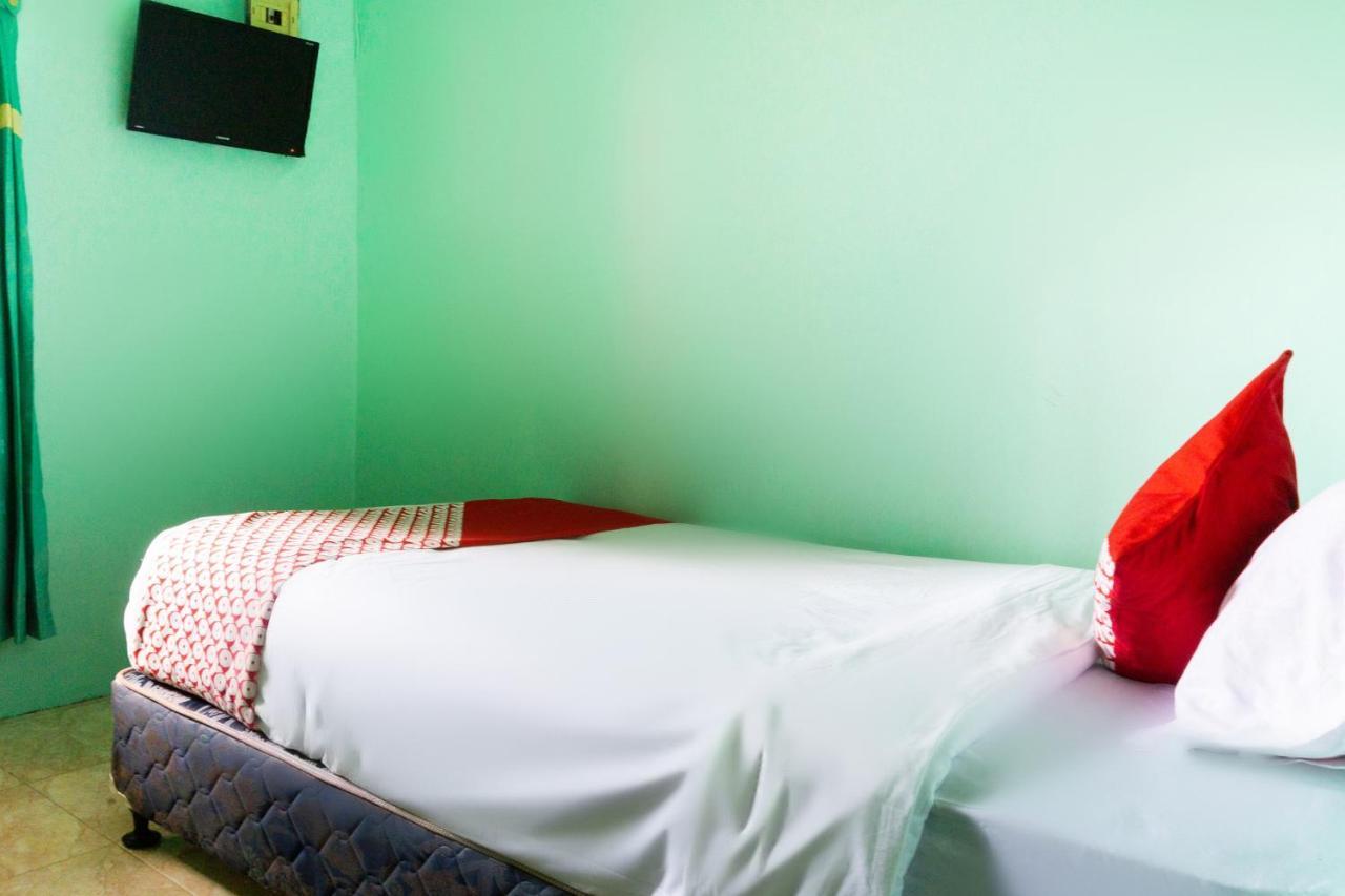 Oyo 3095 Semarapura Homestay Макасар Екстериор снимка