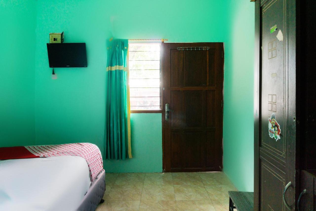 Oyo 3095 Semarapura Homestay Макасар Екстериор снимка