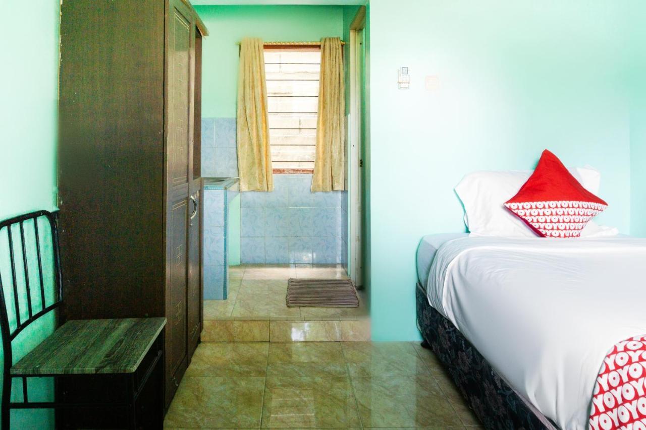 Oyo 3095 Semarapura Homestay Макасар Екстериор снимка