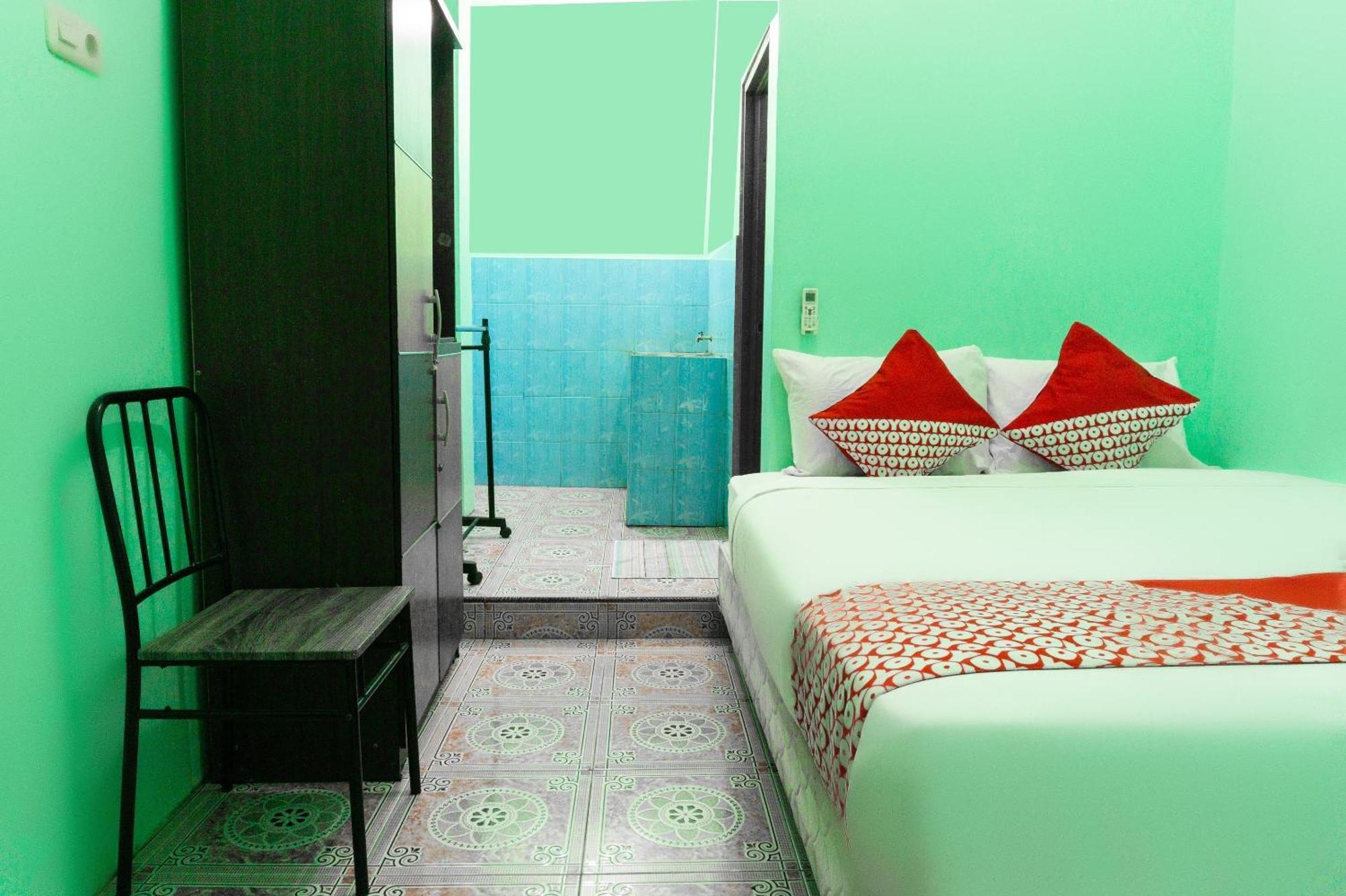 Oyo 3095 Semarapura Homestay Макасар Екстериор снимка
