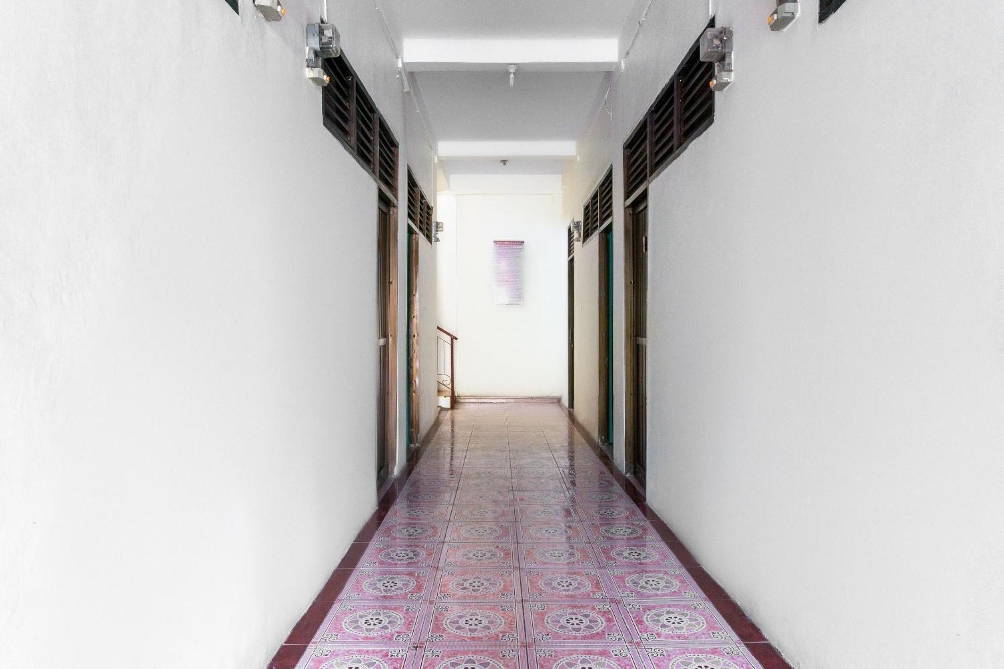 Oyo 3095 Semarapura Homestay Макасар Екстериор снимка