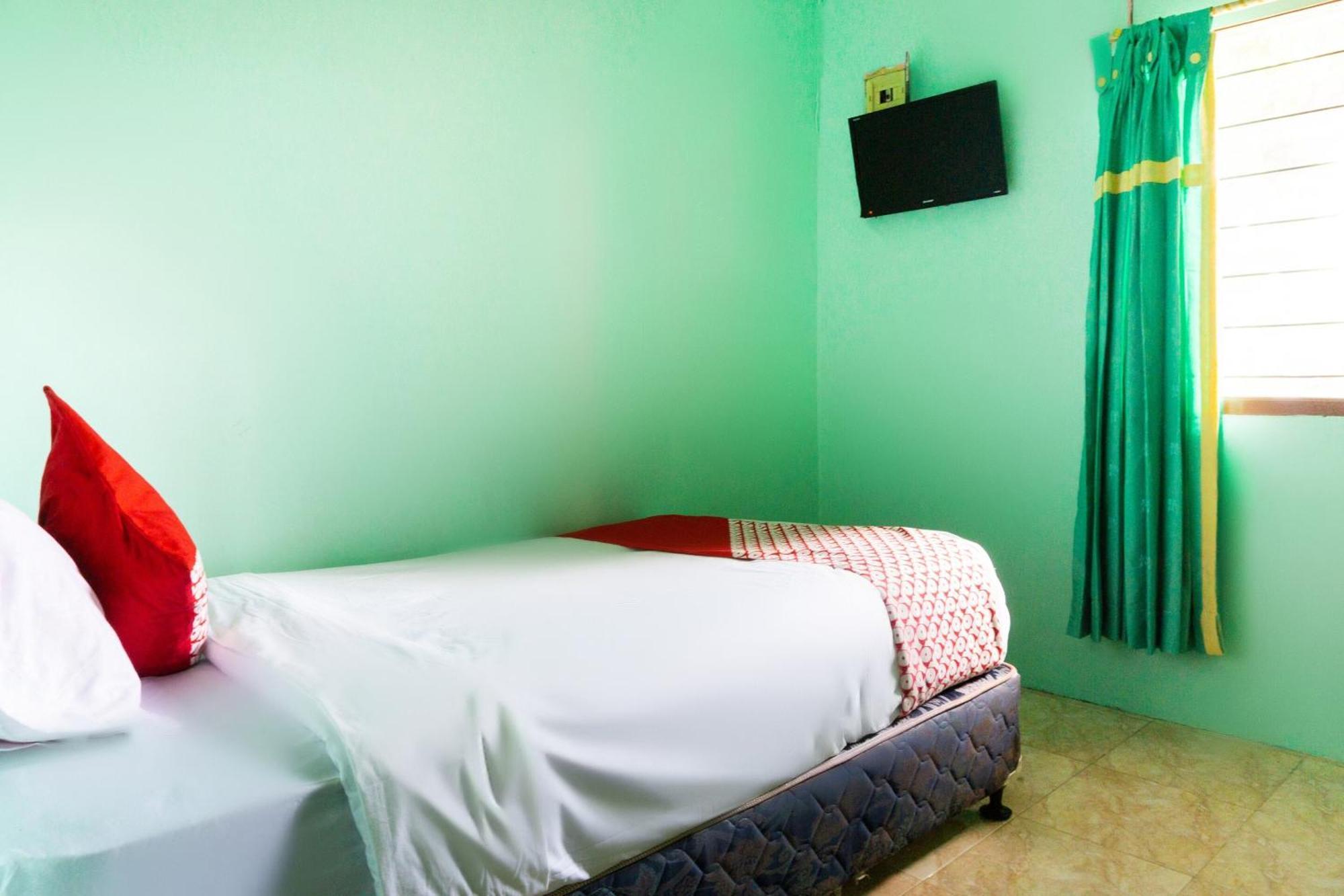Oyo 3095 Semarapura Homestay Макасар Екстериор снимка