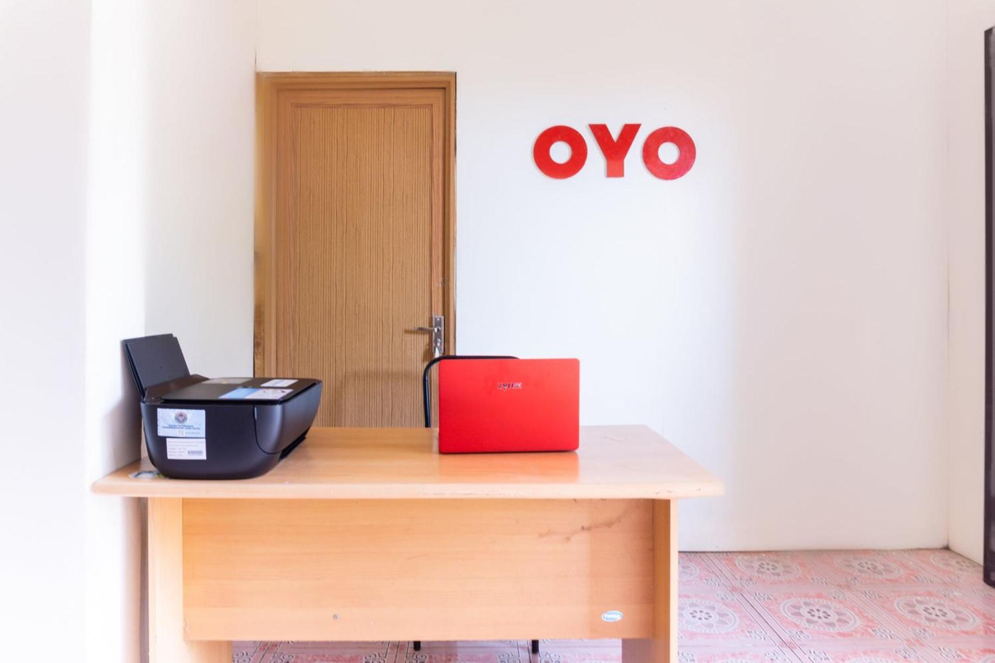 Oyo 3095 Semarapura Homestay Макасар Екстериор снимка
