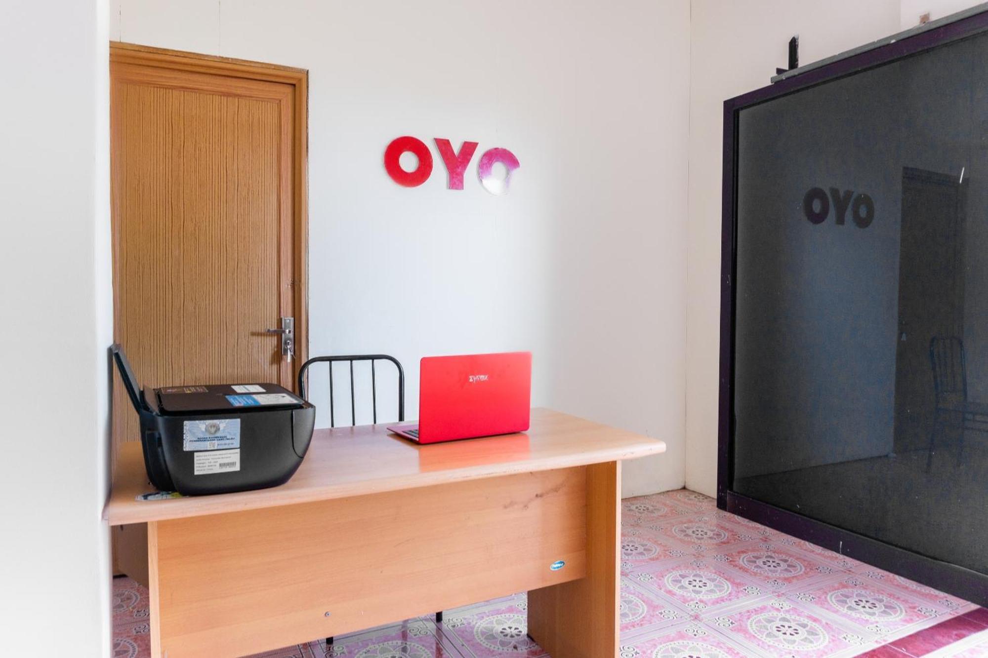 Oyo 3095 Semarapura Homestay Макасар Екстериор снимка