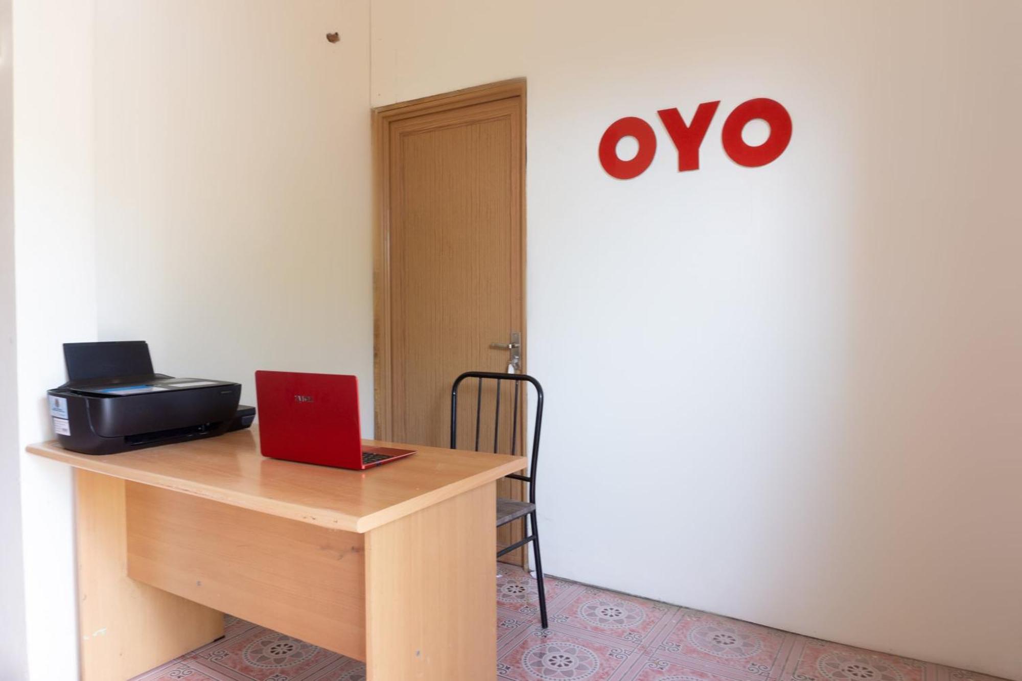 Oyo 3095 Semarapura Homestay Макасар Екстериор снимка